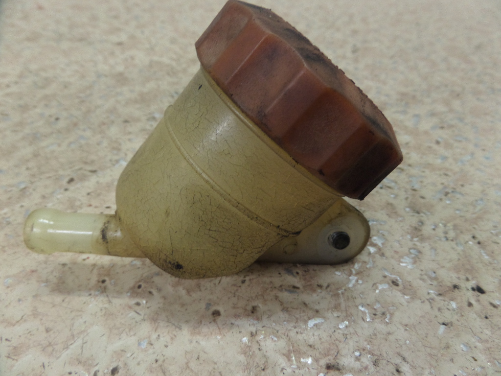 1984 HONDA GOLDWING GL1200 INTERSTATE REAR BRAKE MASTER CYLINDER FLUID