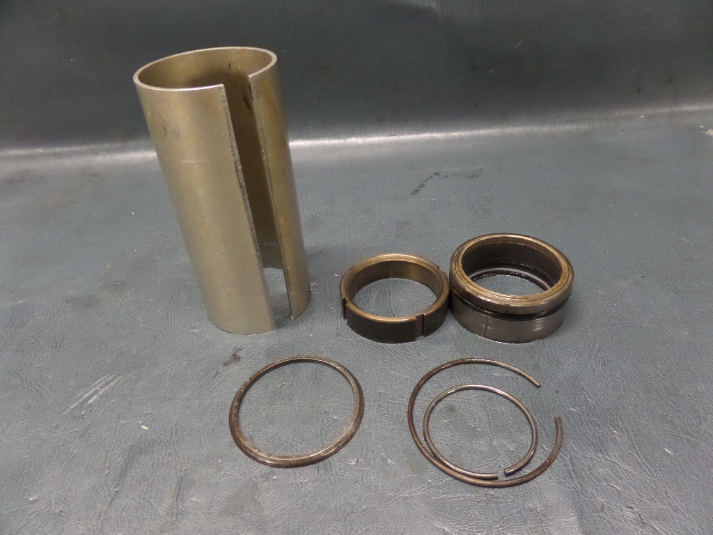 TWIN CESSNA 310Q AIRCRAFT RIGHT MAIN LANDING GEAR BUSHING SLEEVE AND