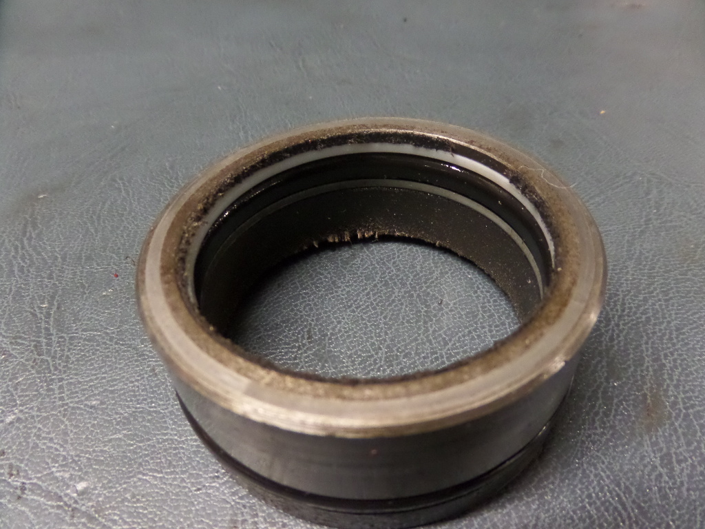 TWIN CESSNA 310Q AIRCRAFT RIGHT MAIN LANDING GEAR BUSHING SLEEVE AND