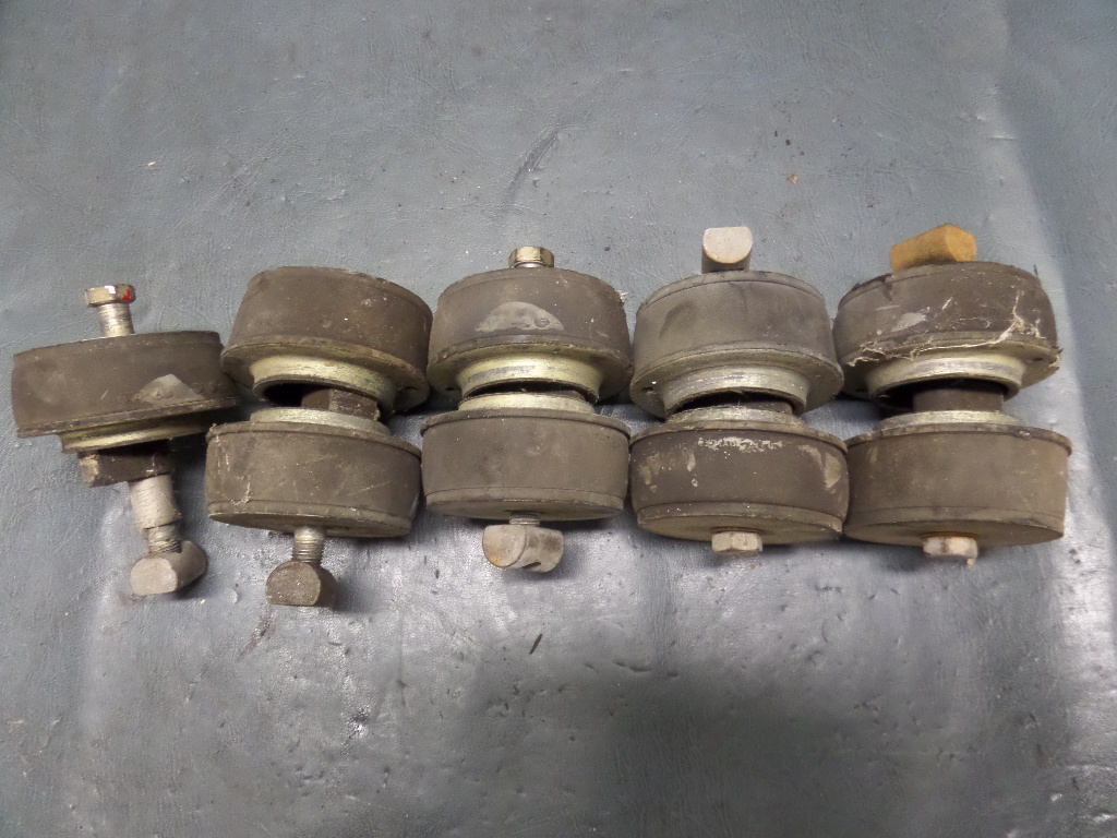 BEECHCRAFT E55 BARON AIRBOAT CONTINENTAL AIRCRAFT ENGINE MOTOR MOUNTS