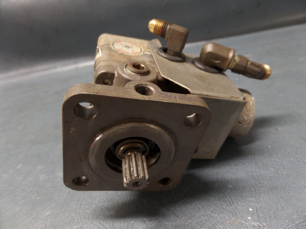 BEECH B55 BARON CONTINENTAL IO470L AIRCRAFT ENGINE FUEL PUMP 25080