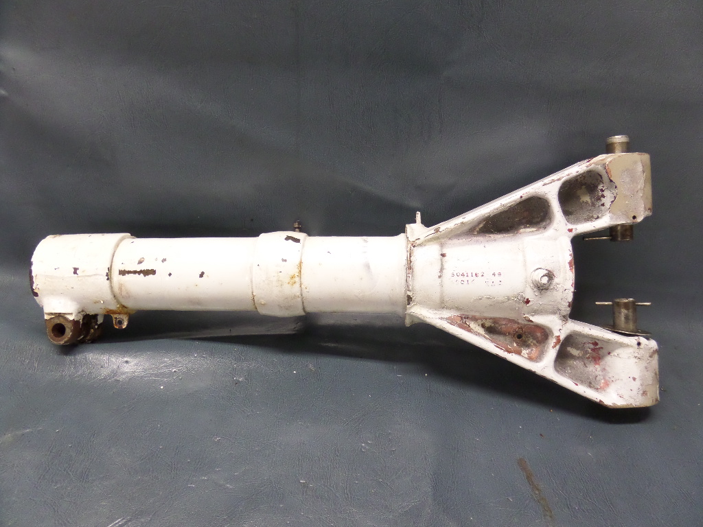 TWIN CESSNA 414 421 401 402 AIRCRAFT LEFT LANDING GEAR STRUT TRUNNION