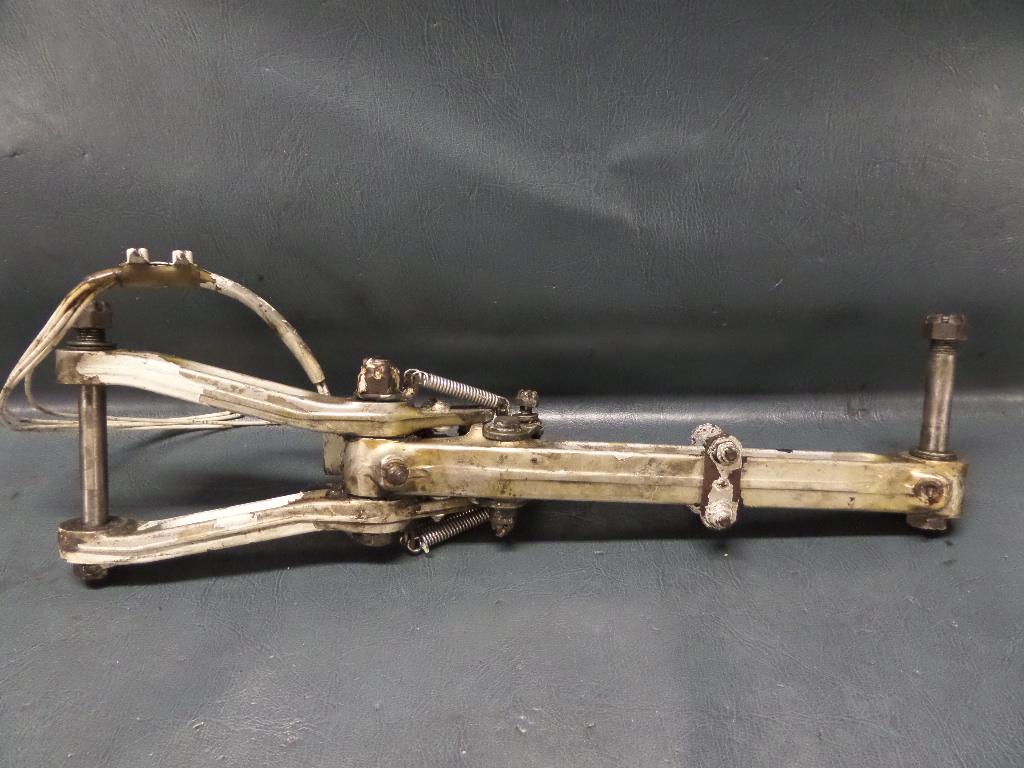 PIPER PA23250 AZTEC F AIRCRAFT MAIN LANDING GEAR DOWN LOCK DRAG BRACE . eBay