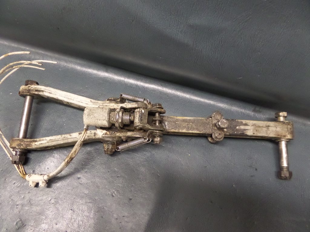 PIPER PA23250 AZTEC F AIRCRAFT MAIN LANDING GEAR DOWN LOCK DRAG BRACE . eBay