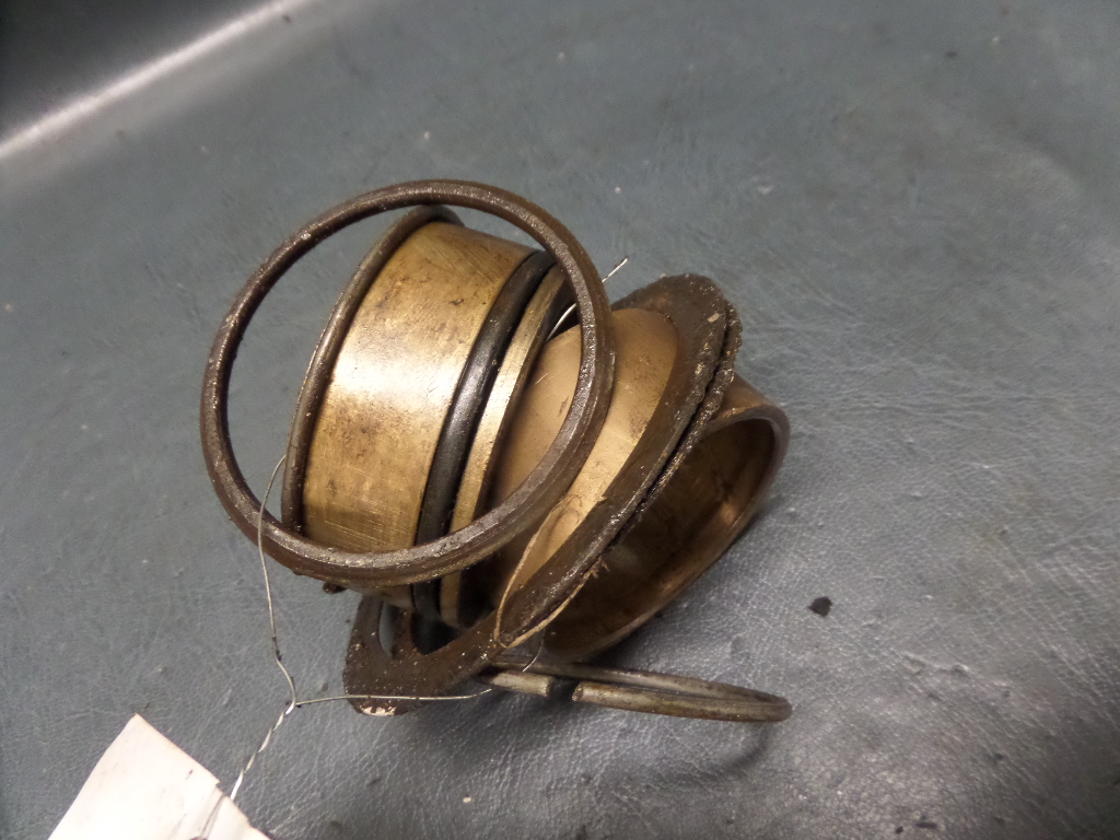 CESSNA 172 C SKYHAWK AIRCRAFT NOSE LANDING GEAR BUSHINGS AND HARDWARE