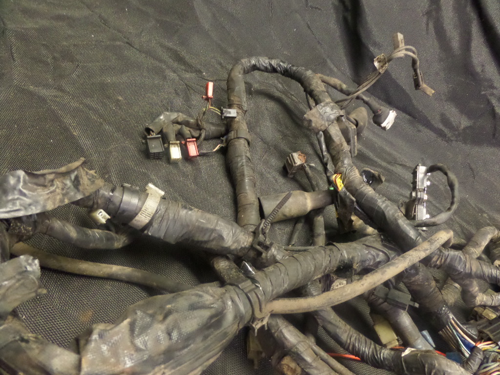 1988 HONDA GL1500 GOLDWING MAIN WIRING HARNESS W/ FUSE BOX FUSES RELAYS