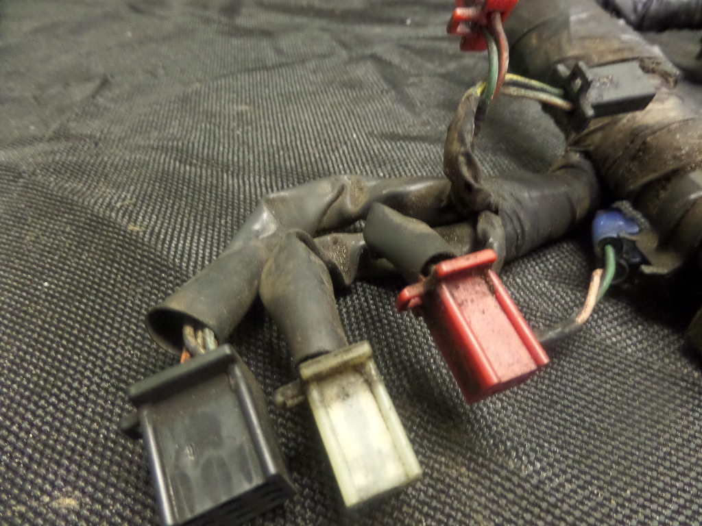 1988 HONDA GL1500 GOLDWING MAIN WIRING HARNESS W/ FUSE BOX