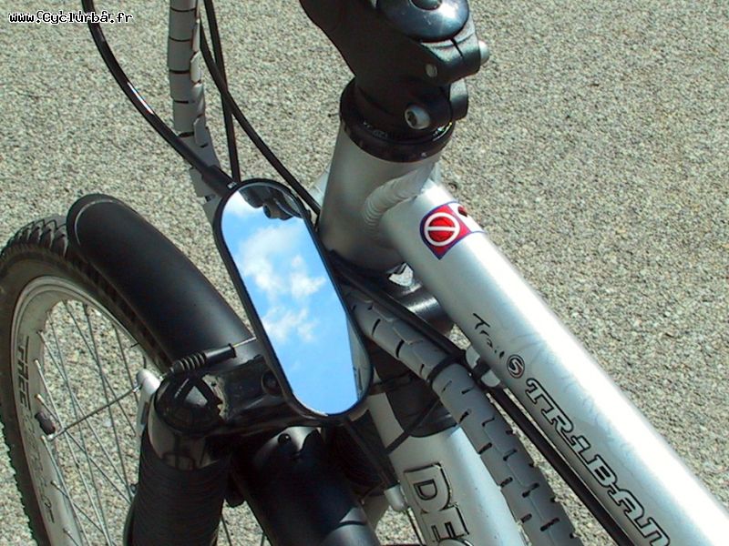 retroviseur bikeEye monté sur le velo, montage à gauche