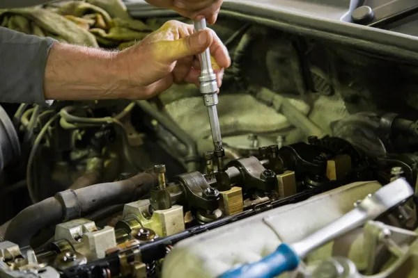 What Is a Rocker Arm on a Car ? Types & How It Work