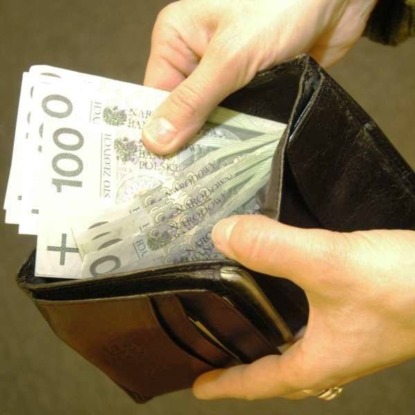 PŁACA MINIMALNA 2019. Minimalna pensja netto i brutto. Najniższa