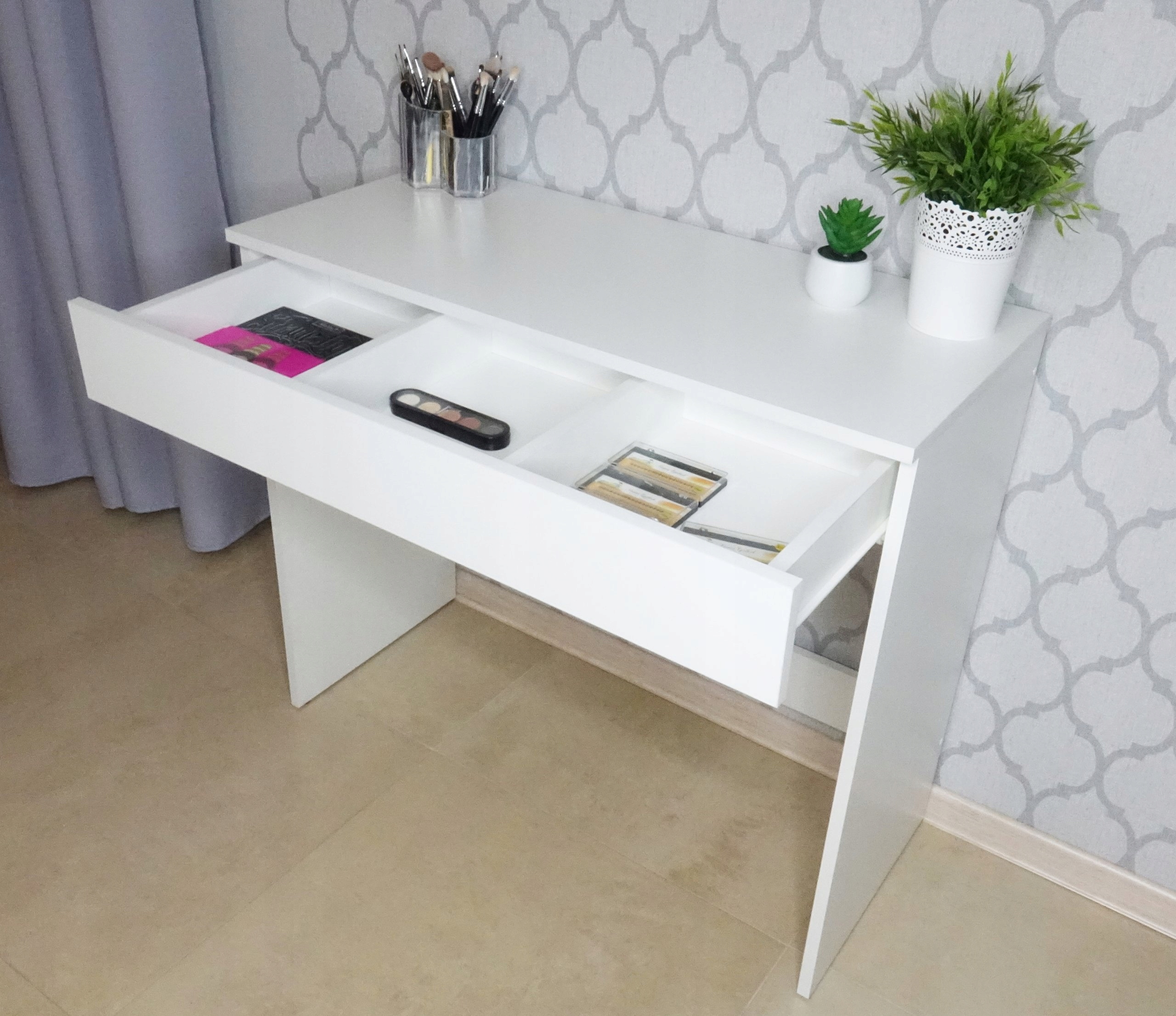 TOALETKA DO WIZAŻU Z OŚWIETLENIEM LUSTRO OUTLET 7523281369