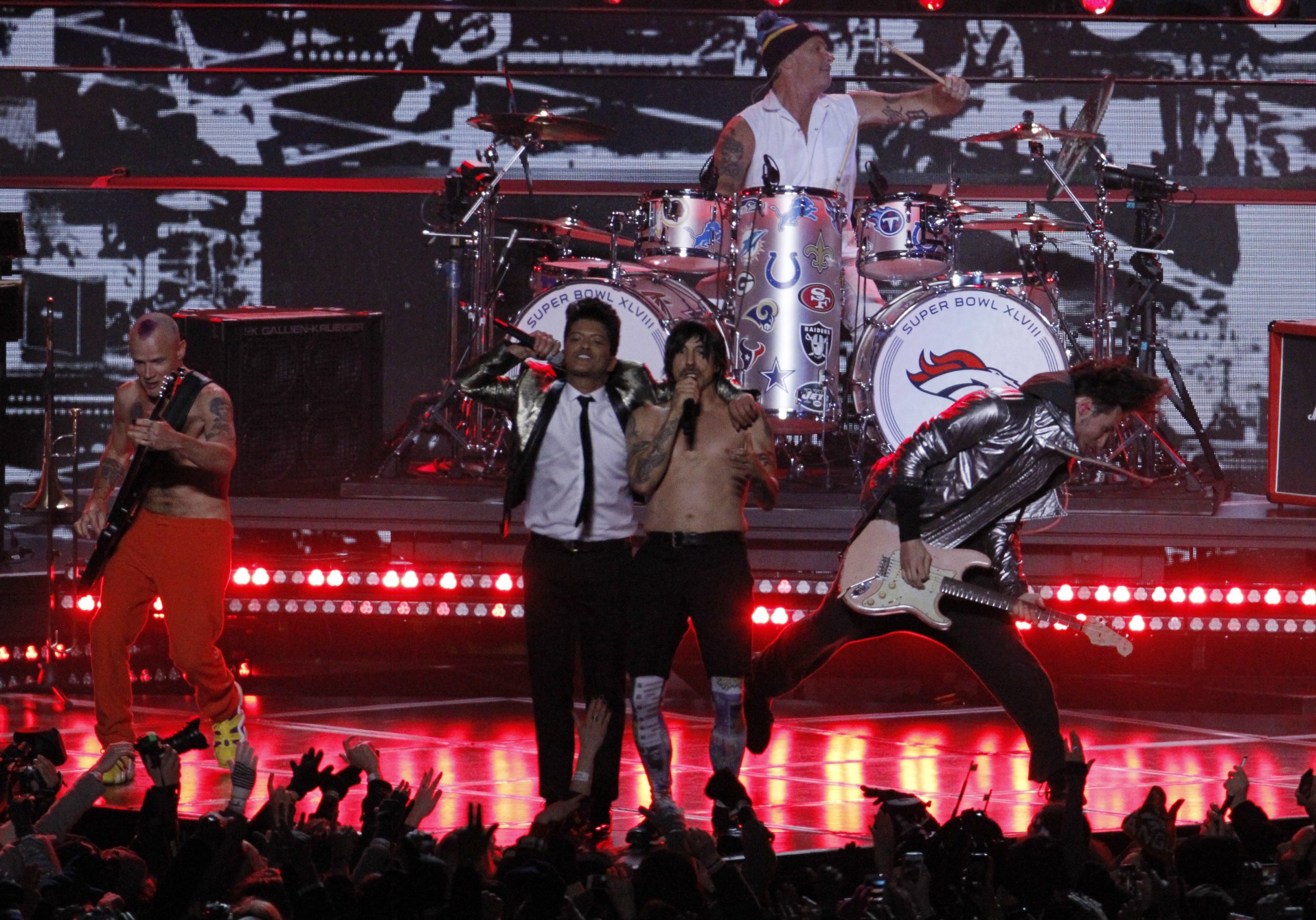 Red Hot Chili Peppers Went Unplugged At Super Bowl Halftime Show IBTimes
