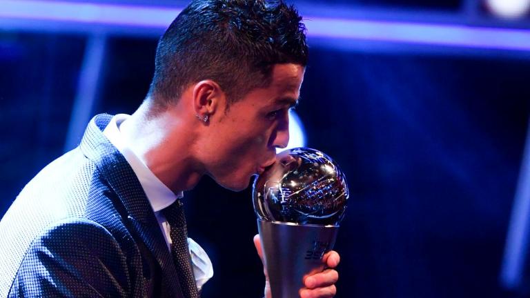 Pemain Terbaik Dunia! Cristiano Ronaldo Kembali Kalahkan Messi