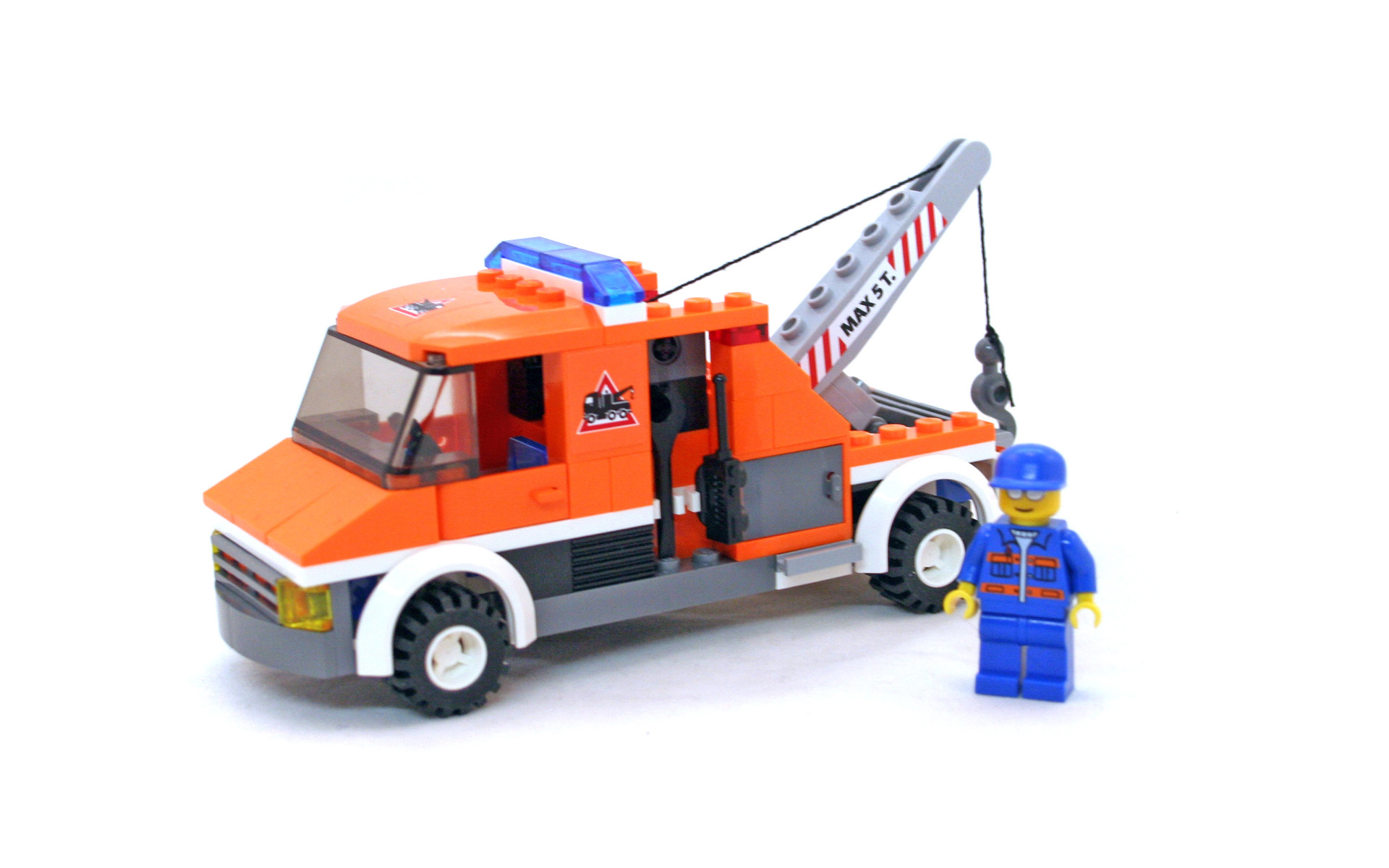 Tow Truck LEGO set 76381 (Building Sets > City)
