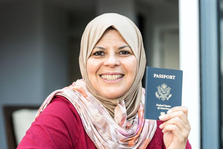 Hijab Boleh Dipakai Saat Pembuatan Foto Paspor, Lihat Aturannya
