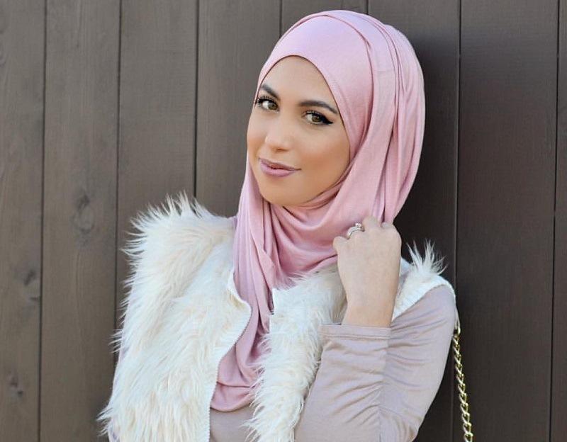 Padu Padan Baju Biru Navy Cocok Dengan Jilbab Warna Apa Tips Mencocokan