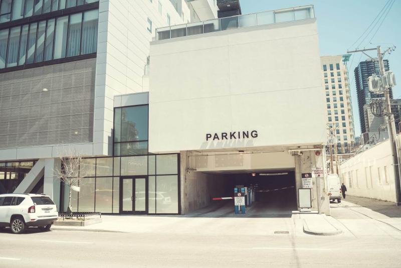 The Godfrey Hotel Chicago at 681 N. LaSalle St. Chicago Parking