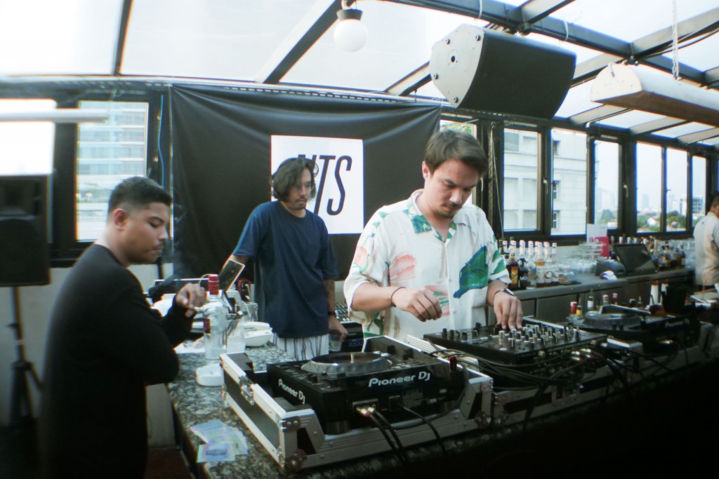 SSUNDAYY© NTS Live Broadcast in Jakarta What are Online