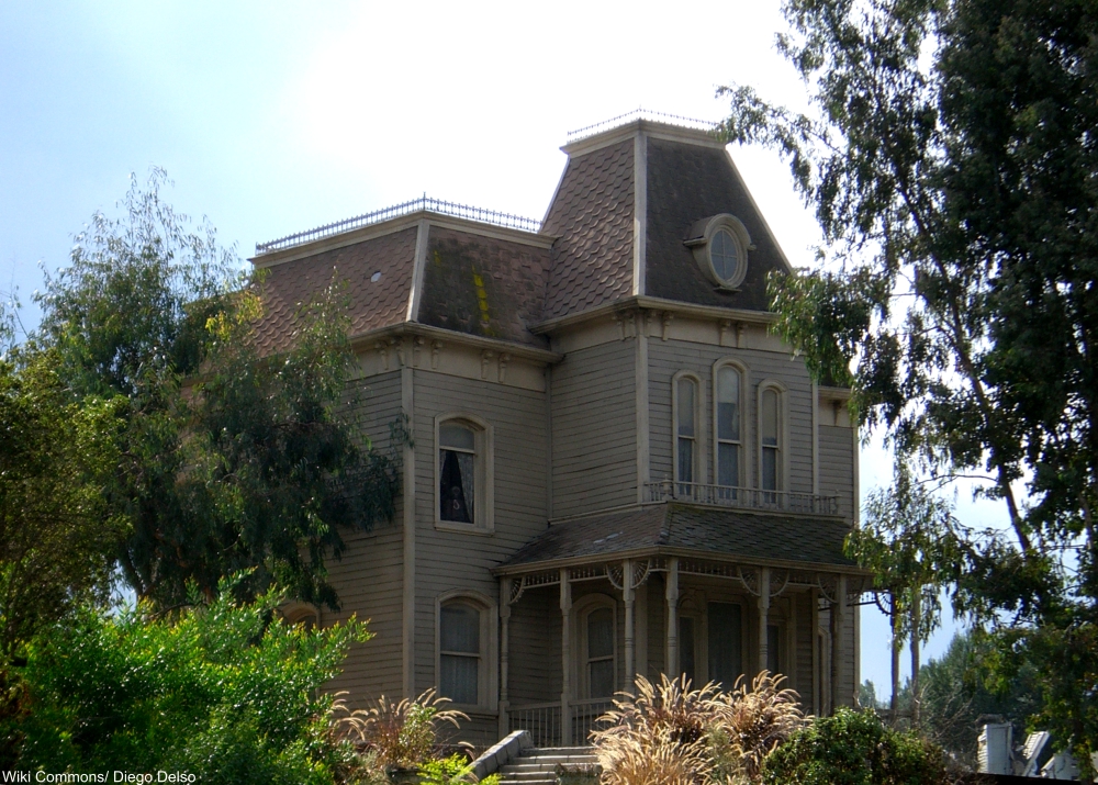 The Fascinating Story of The House Behind the Bates’ Mansion in