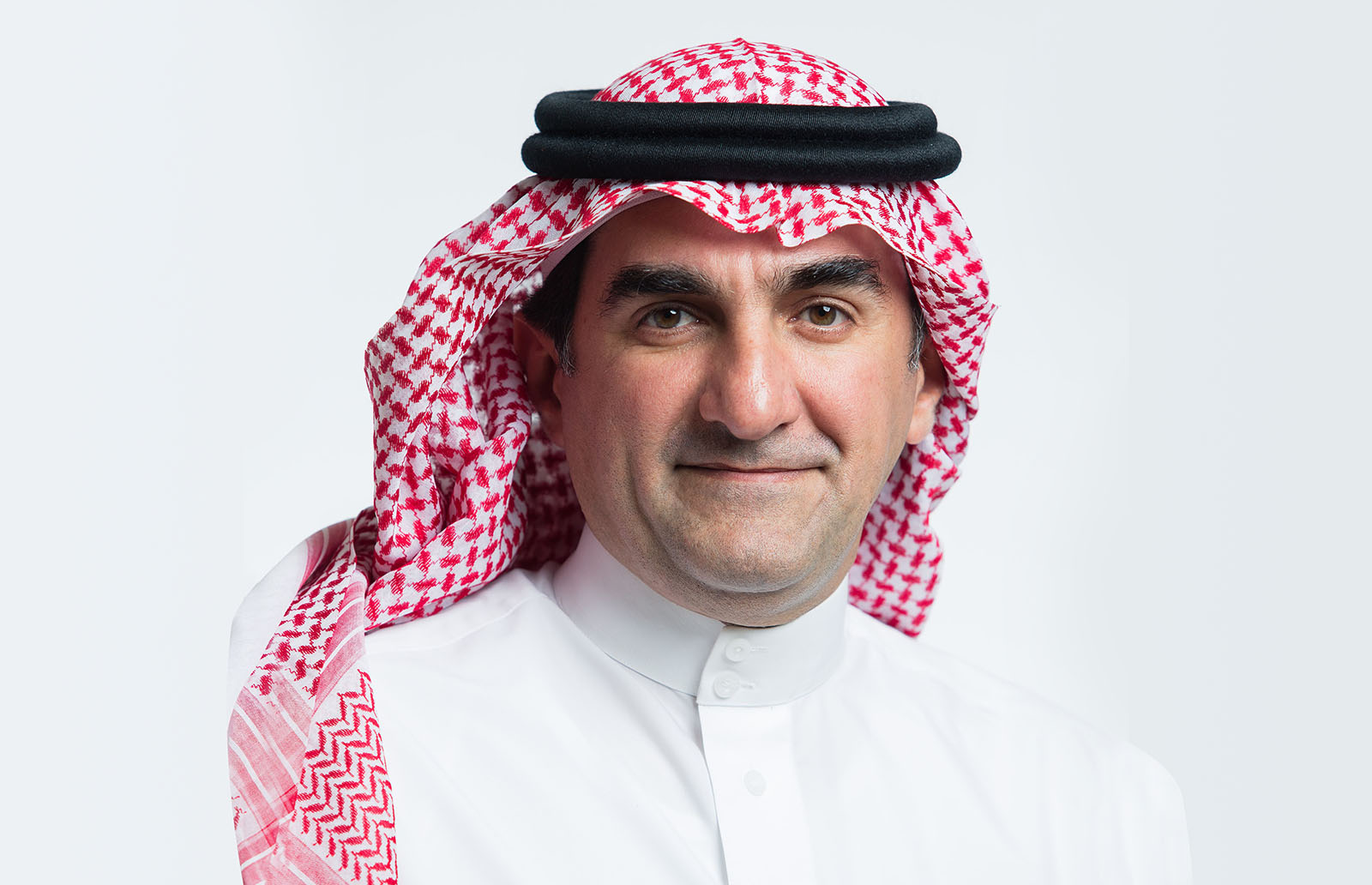 Conheça Yasir AlRumayyan, o presidente que fez da Aramco a empresa