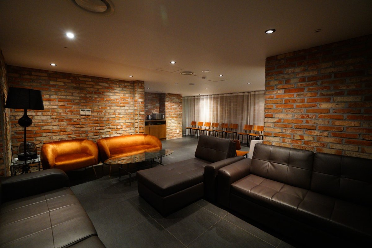 Classic Studio Around Itaewon for Rent Storefront
