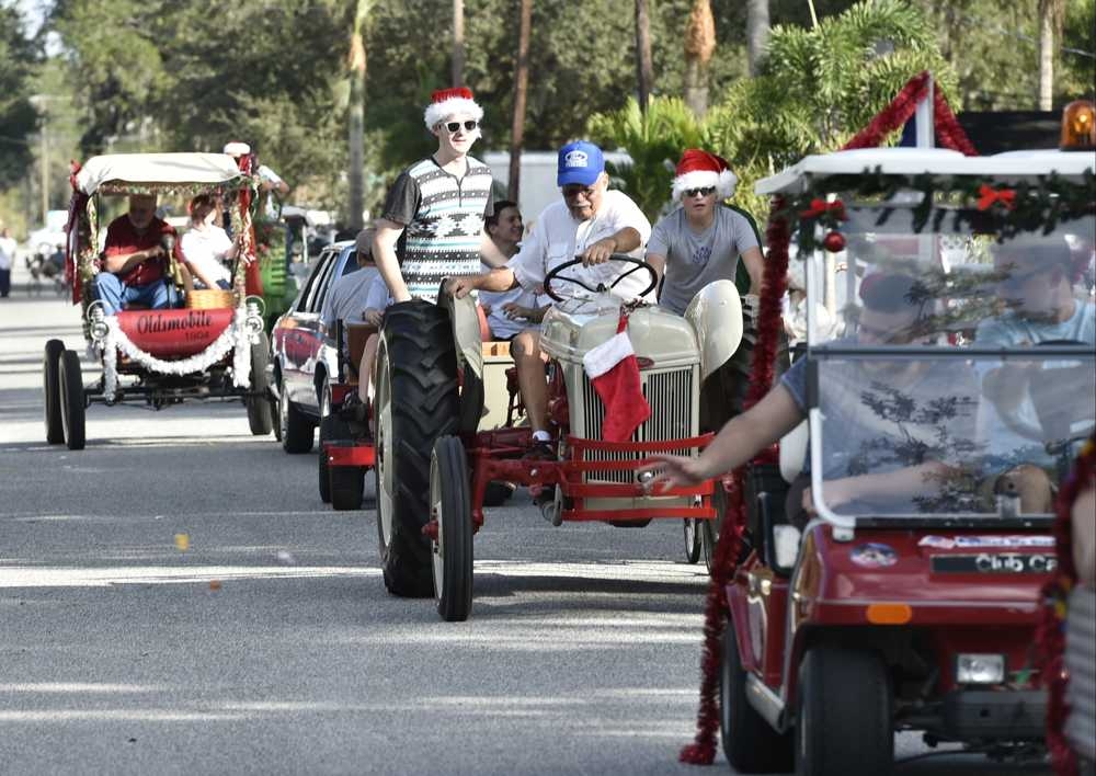 Pinecraft Christmas Parade 2023 Sarasota's Pinecraft Christmas Parade 2015 Photo Galleries