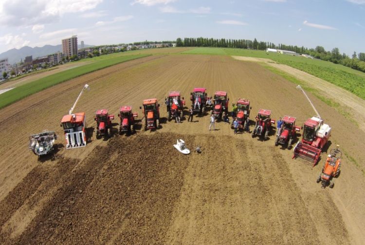 無人トラクターでスマート農業を実現！ メリットやメーカーごとの特徴・価格を解説 minorasu(ミノラス) 農業経営の課題を解決するメディア