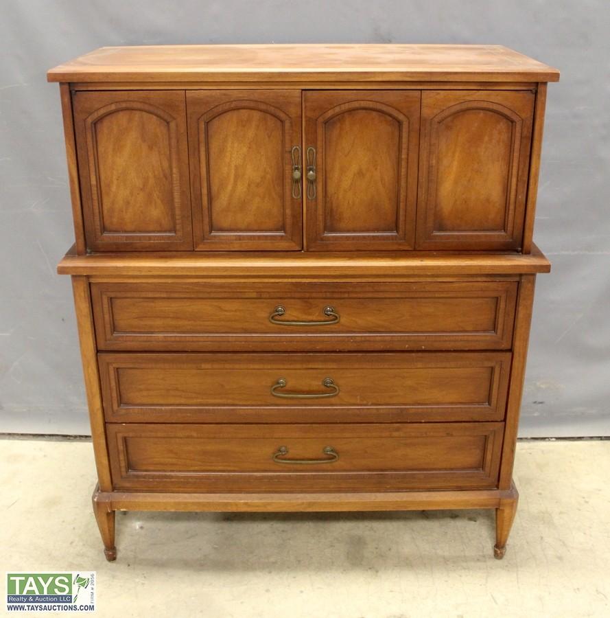 Tays Realty & Auction Auction ABSOLUTE ONLINE AUCTION FURNITURE
