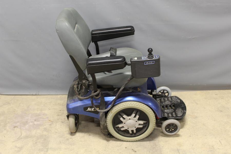 Tays Realty & Auction Auction Tays Facility April Auction ITEM Jet