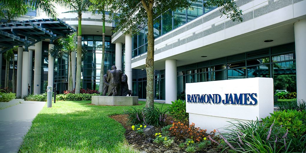 Raymond James recruits UBS LatAm advisor vet and client associate