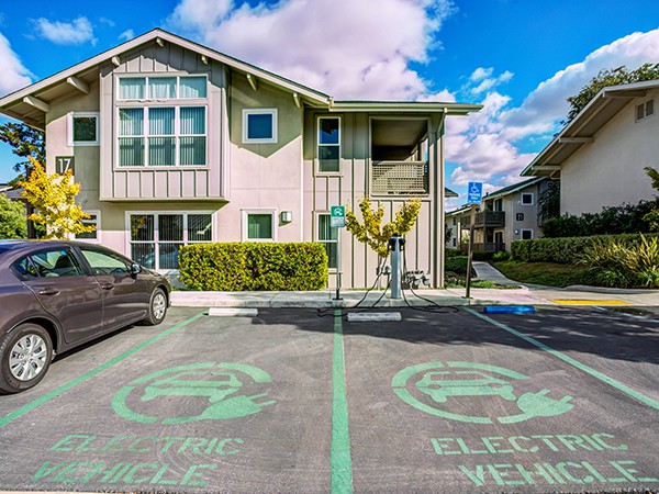 The Markham Apartments, Cupertino (see reviews, pics