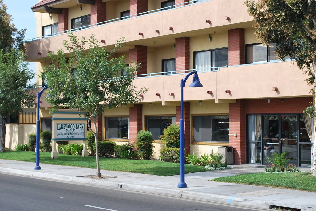 Lakewood Park Manor Downey CA 90242