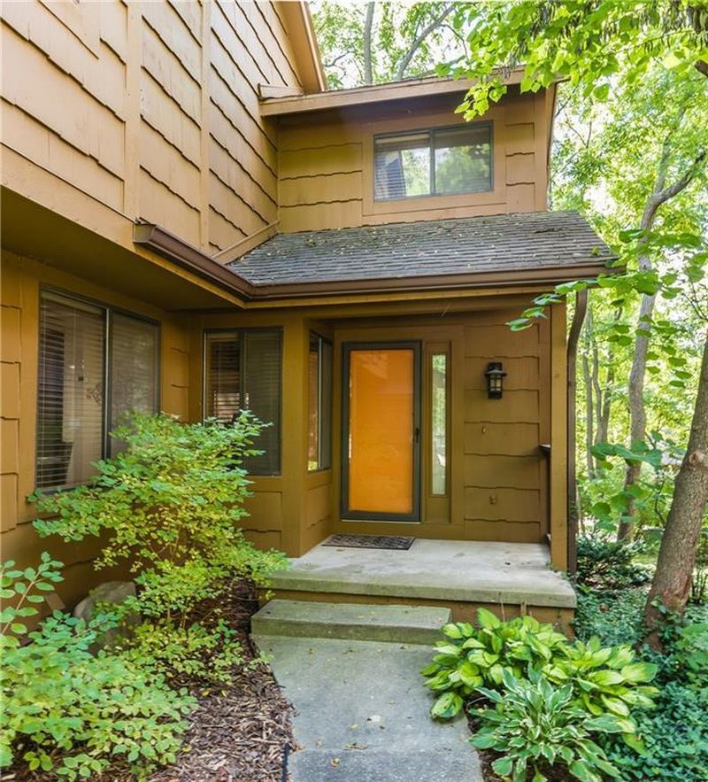 7043 Oak Brook Drive, Urbandale, IA 50322 ListReports