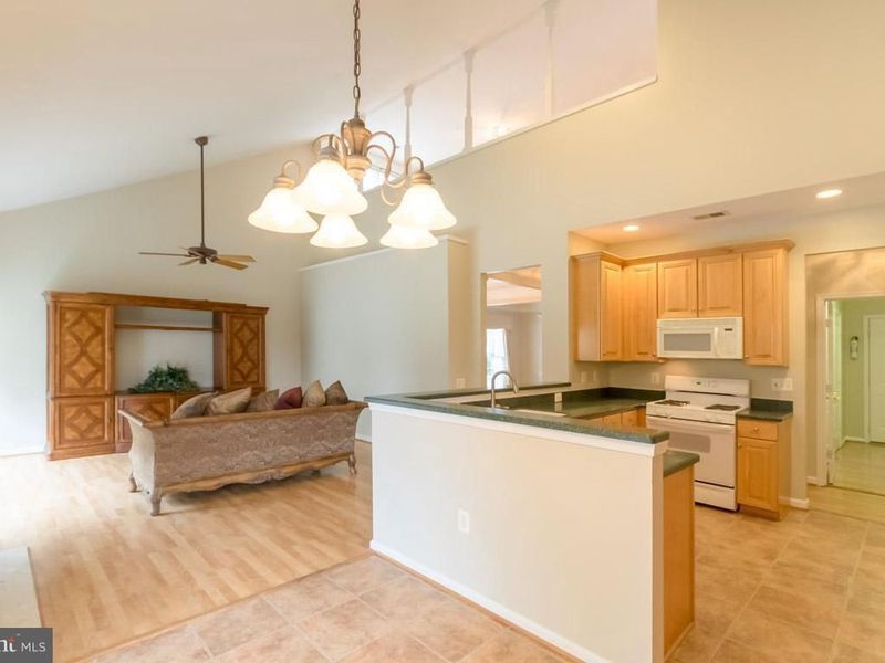 12165 EDDYSTONE Ct, WOODBRIDGE VA 22192 ListReports