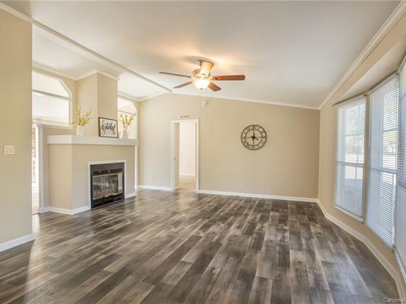 433 Sutton Spring Road, York, SC 297457300 ListReports