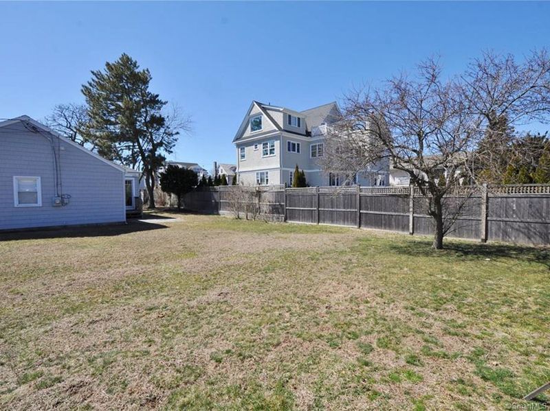 168 Fairfield Beach Rd, Fairfield CT 06824 ListReports