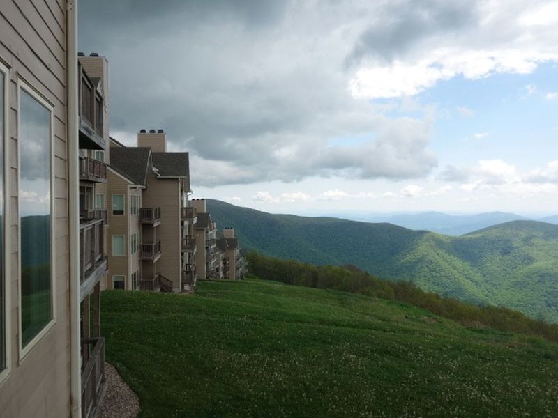 1607 Overlook Condos, Wintergreen Resort, VA 22967 ListReports