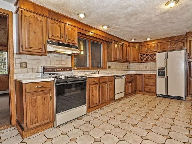 184 Lawrence Rd, Medford, MA 02155 ListReports