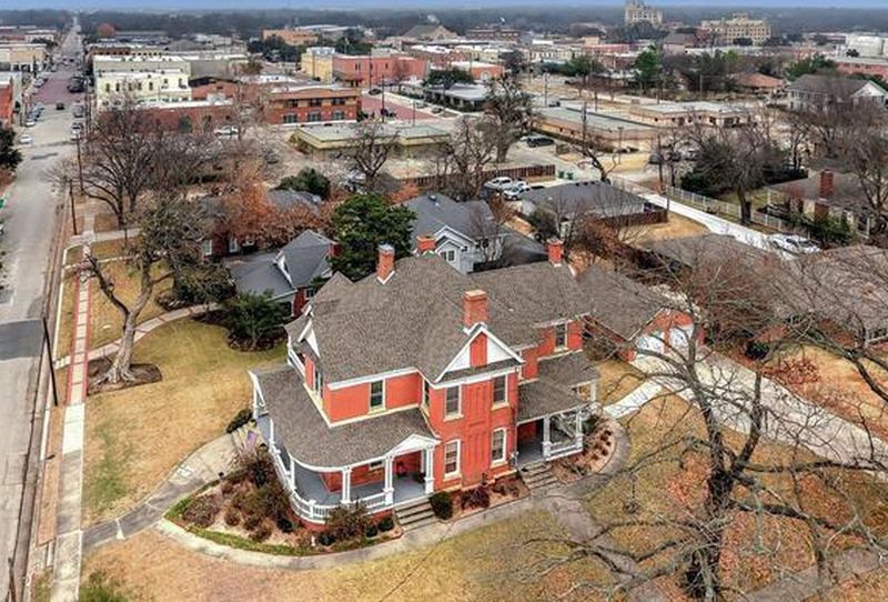 326 S Dixon Street, Gainesville, TX 76240 ListReports