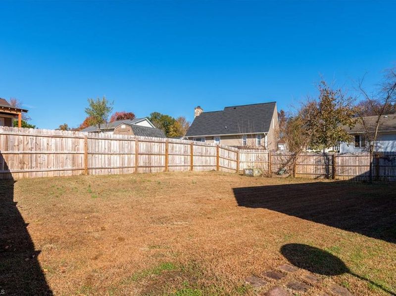 4 Pear Tree Lane, Greensboro, NC 27401 ListReports