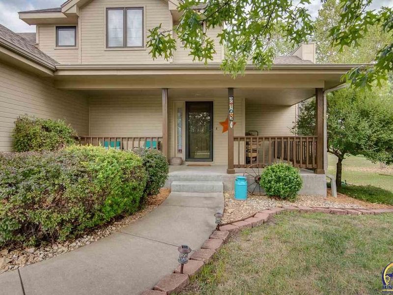 2708 Southwest Indian Hills Road, Topeka, KS 66614 ListReports