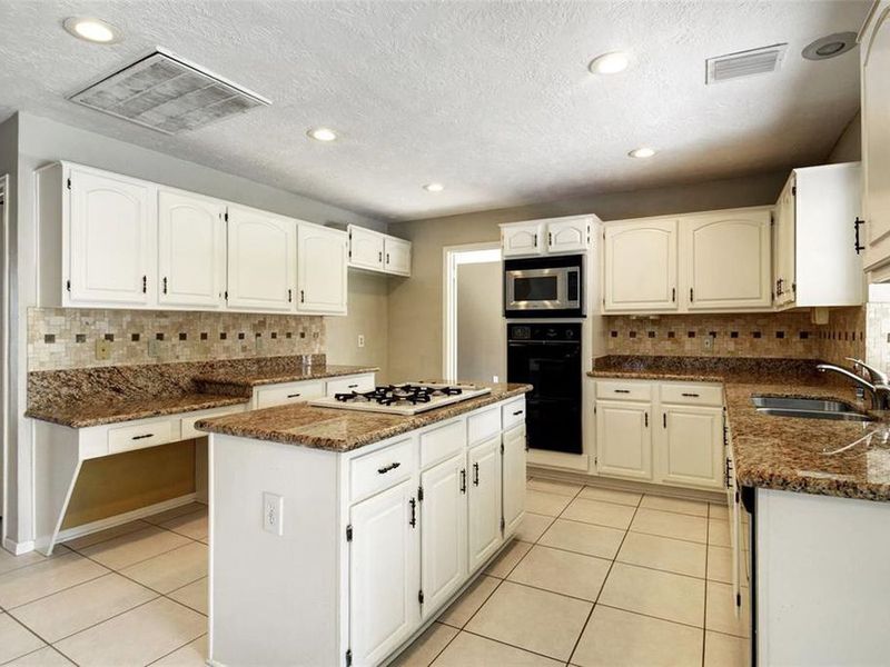 8611 Rocky Valley Drive, Houston, TX 77083 ListReports