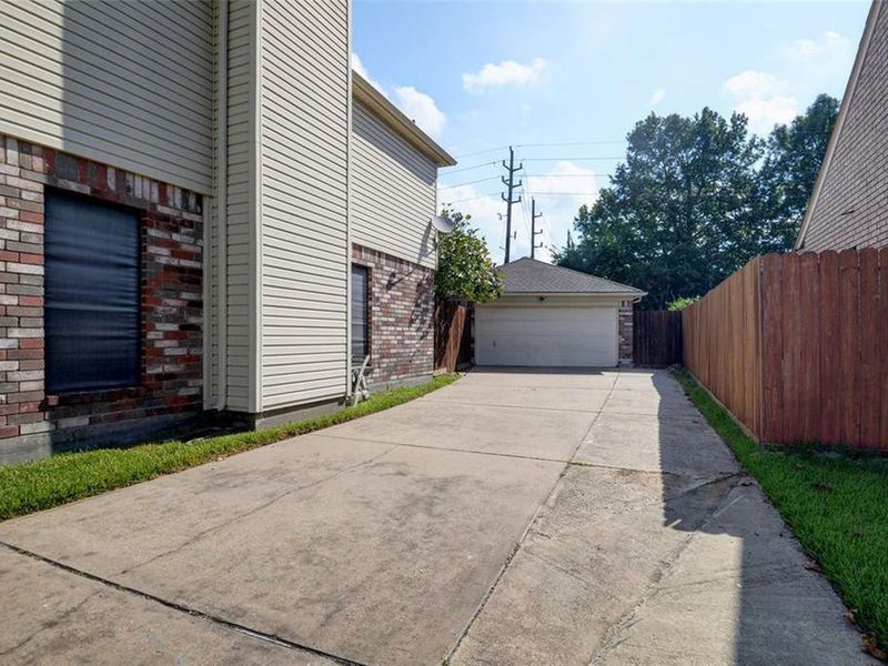 8611 Rocky Valley Drive, Houston, TX 77083 ListReports