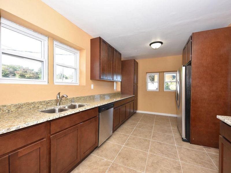 8400 Ravenswood Cir, Wauwatosa WI 53226 ListReports