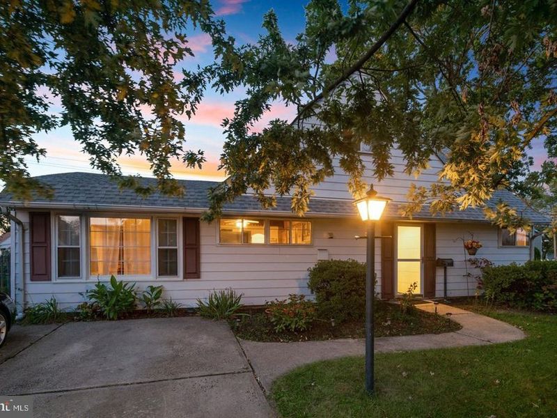 31 Red Cedar Drive, Levittown, PA 19055 ListReports