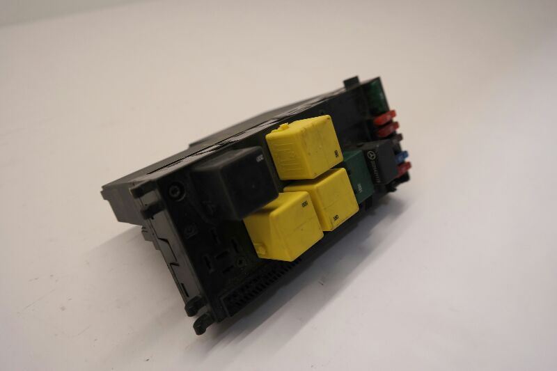 9803 MERCEDES CLK Fuse Box Engine 208 Type Convertible