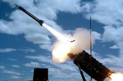 レーザービーム発射！」なるか？ 防衛装備庁 対Uav用の近距離対空レーザーを開発へ | 乗りものニュース 電子版】防衛省、高出力レーザー兵器を開発へ ドローン・迫撃砲対策 | 科学技術・大学 ニュース | 日刊工業新聞 電子版