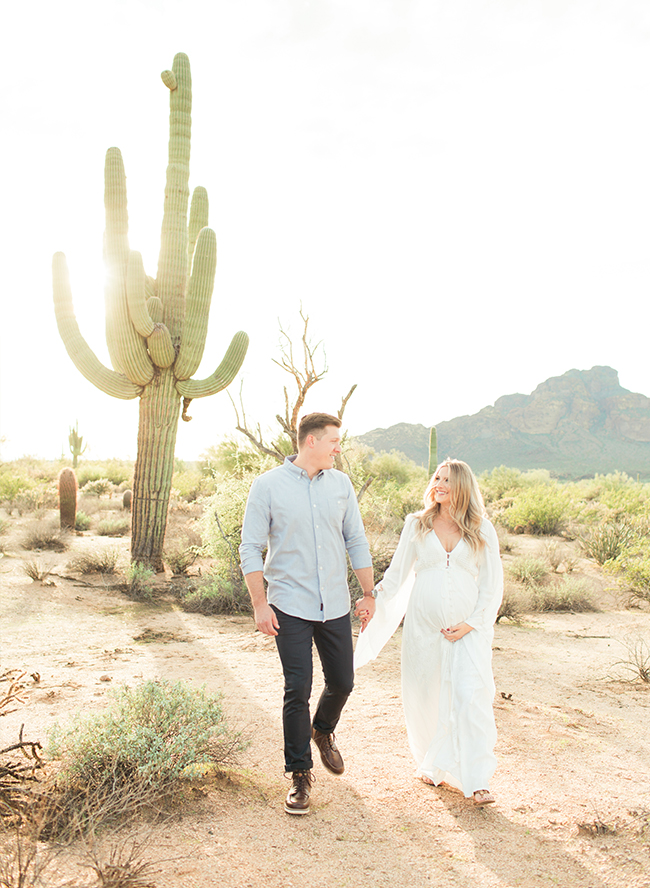 Beautiful Bright Desert Maternity Photos Inspired By This