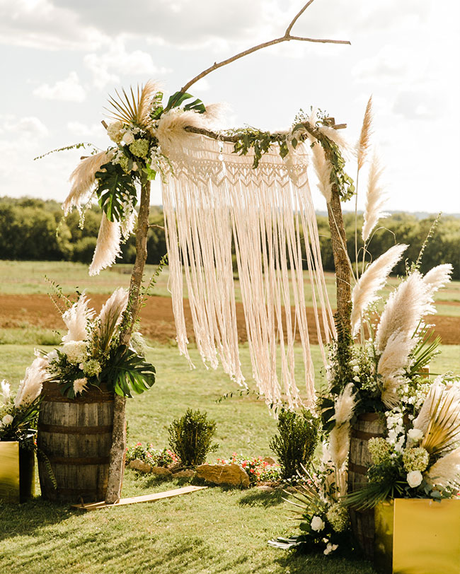 15 Ways to Use Pampas Grass At Your Wedding Inspired By This