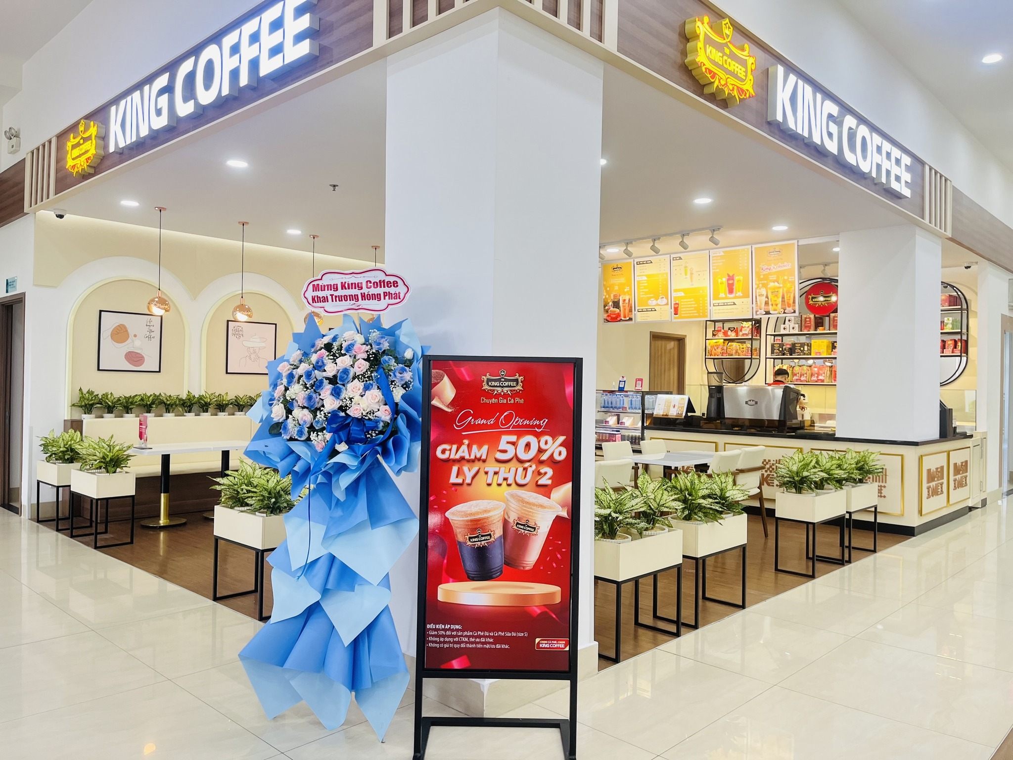 KING COFFEE CHÚC MỪNG CHỊ ĐỖ NAVI KHAI TRƯƠNG HỒNG PHÁT King Coffee Nơi kết nối tinh hoa